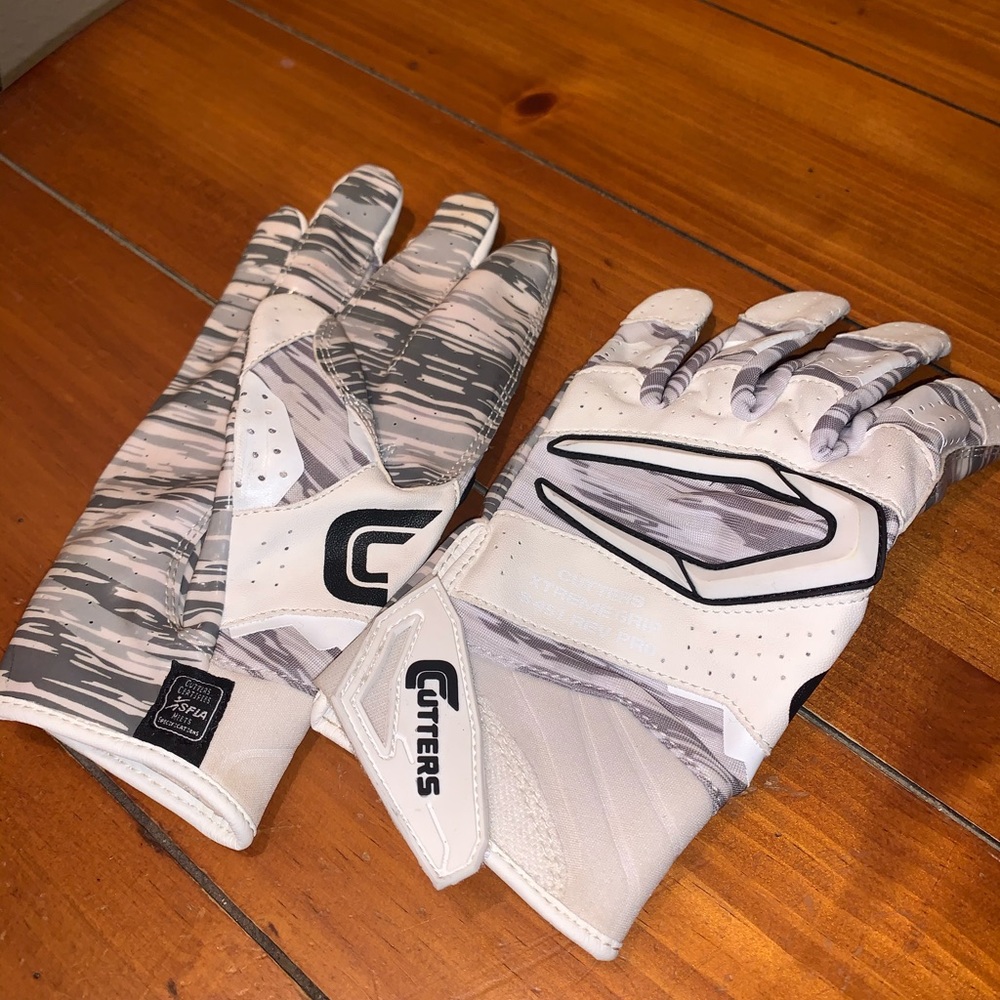 Cutter Football Gloves